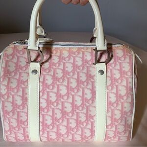 ISO: PINK DIOR BOSTON BAG (MEDIUM/LARGE SIZE)